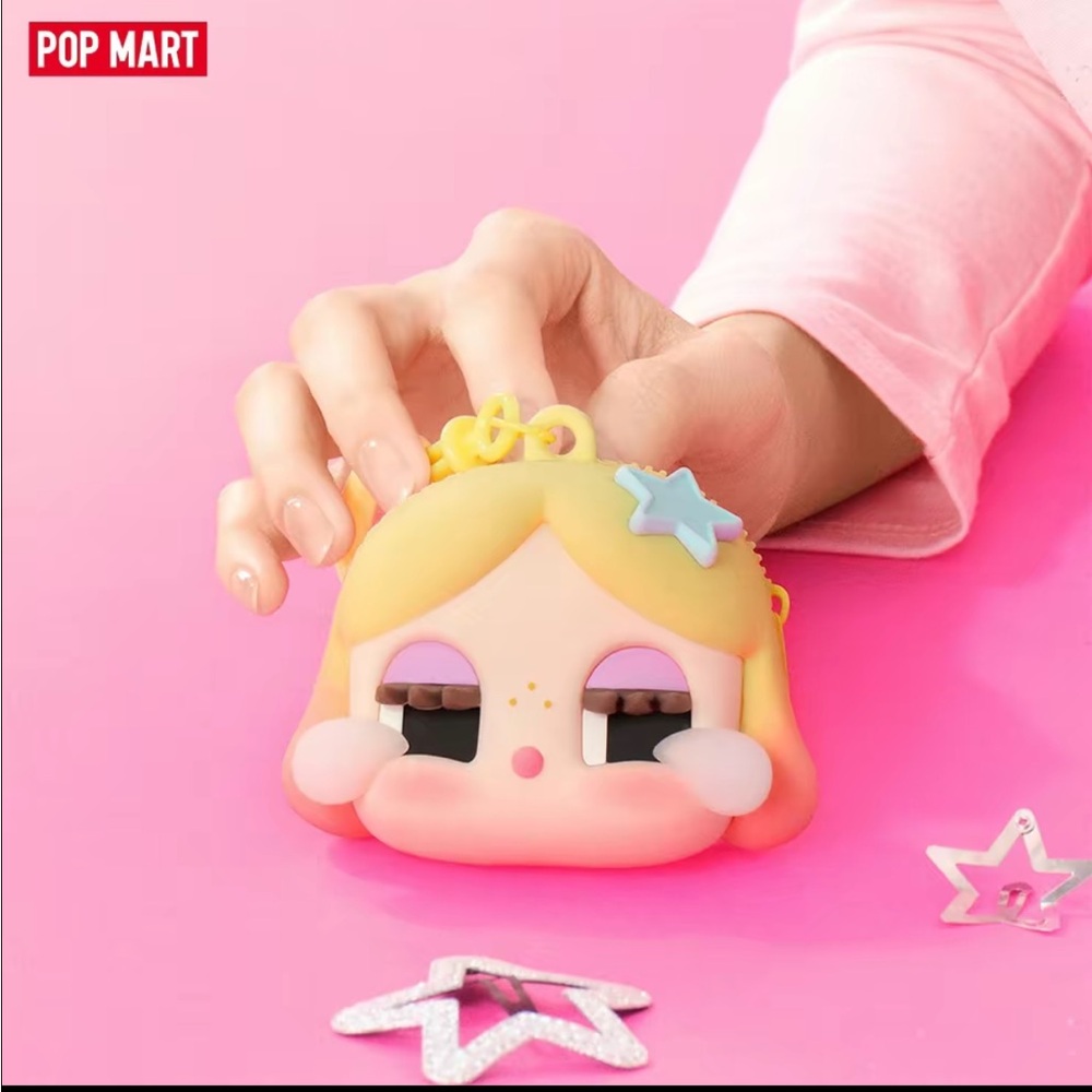 POP MART CRYBABY SHINY SHINY
Series-Earphone Case NWT
